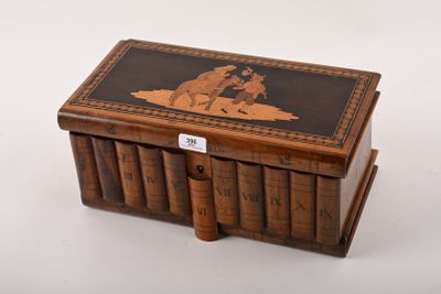 une vieille boîte en bois sur laquelle est dessinée une carte, posée sur une table