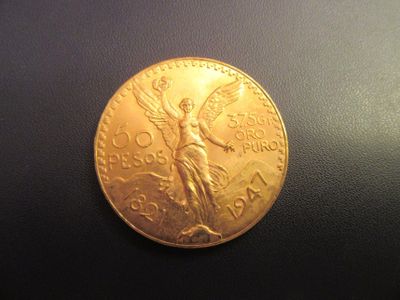 une image représentant une pièce d'or posée sur une surface noire