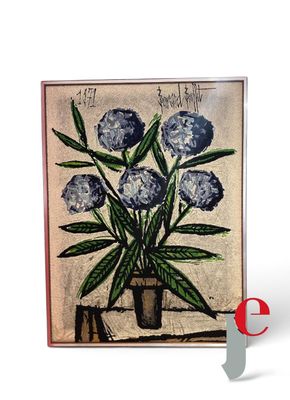 une photo d'un tableau représentant des fleurs bleues dans un vase