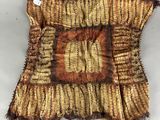 un gros plan sur un morceau de tissu posé sur une table