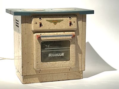 TMF. Cuisinière électrique de poupée, modèle « Benjamine » e…