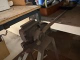 a machine that is sitting on a table in a room