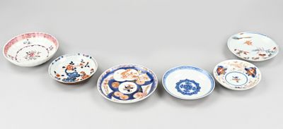 Plusieurs types de bols sont disposés sur une table