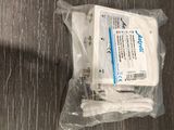 un sac en plastique contenant du dentifrice posé sur une table