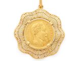 un pendentif en forme de pièce d'or représentant le profil d'une femme