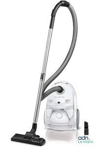 l'aspirateur est propre et prêt à être utilisé sur le sol
