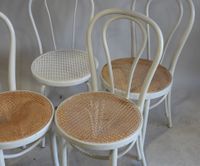Suite de cinq chaises bistrot en bois laqué blanc type THONE… (photo 2)