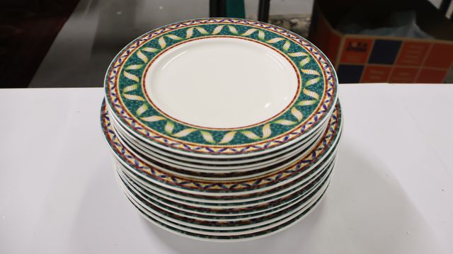 VILLEROY et BOCH - Partie de service de table en porcelaine polyc...