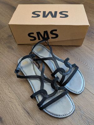Paire de chaussures de marque SMS