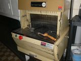 une photo d'une cuisine équipée d'un barbecue