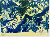 une photo d'un tableau bleu et jaune représentant un oiseau dans un arbre