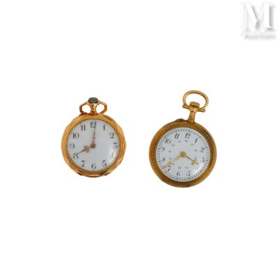 paire de montres de poche plaquées or avec des chiffres romains et des chiffres romains