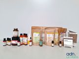 de nombreux types de produits de soins de la peau sur la table