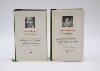 deux livres sur fond blanc, avec la photo d'un homme et d'une femme