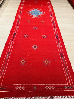 Kilim Nepal en laine fond rouge 250 x 0/68