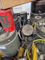 T22: Lot de 7 pompes hydrauliques de différents modèles + lo… (photo 6)