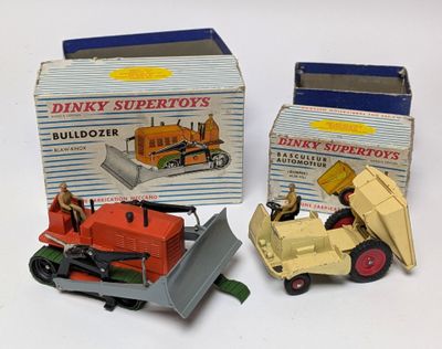 deux jouets Dinky Supertoys en boîte, dont un bulldozer et un bulldozer