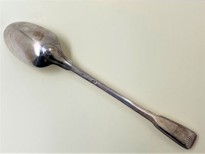 Importante cuiller à ragout modèle filet coquille en argent …