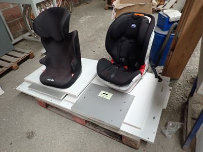 two seats that are sitting on top of a pallet