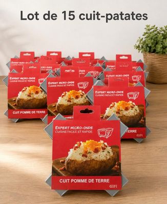 plusieurs paquets de pommes de terre posés sur une table, avec une plante en arrière-plan