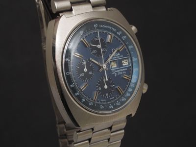 une photo d'une montre au cadran bleu
