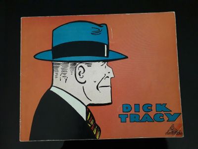 la photo d'une photo représentant un homme portant un chapeau bleu