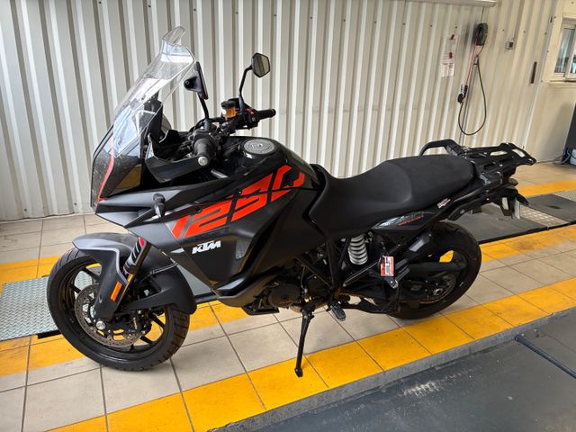 KTM 1290 SUPER ADVENTURE S. Immatriculée EM-204-NX, 1ere mise en ...