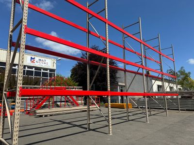 Un lot de 4 colonnes de racks à palettes lourds de marque Fr…