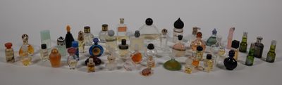 LOT de 50 FLACONS miniatures. ROCHAS, HERMES, CHRISTIAN DIOR…