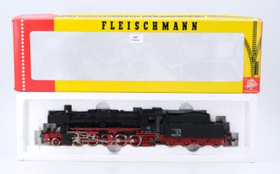 FLEISCHMANN. Locomotive à vapeur avec tender DB 051 628-6, référe