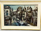 une peinture à l'huile représentant une scène de rue avec des bâtiments et un bateau sur l'eau