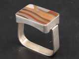 bague en argent sterling ornée d'une agate rayée au centre