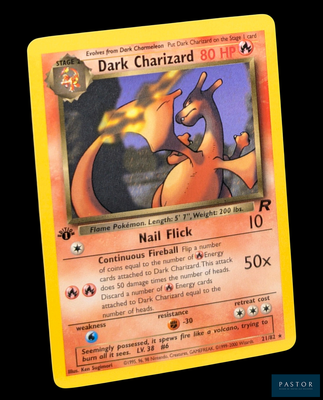une carte Pokémon sur laquelle figure l'image d'un Charizard noir