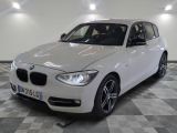 une photo d'une BMW blanche garée dans un garage