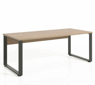 une table en bois avec des pieds noirs et un plateau en bois