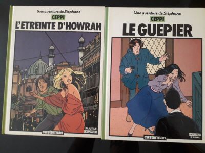 deux livres comportant des illustrations représentant une femme et un homme devant un bâtiment