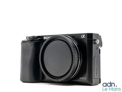 a black camera with a lens attached to it ' s body