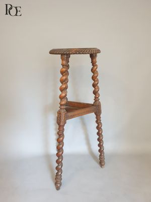 Sellette tripode en bois naturel tourné à plateau circulaire… - Photo 1