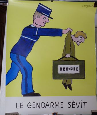 une affiche représentant un homme tirant un autre homme dans une valise