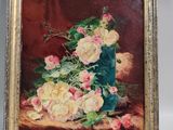 une peinture à l'huile représentant des roses dans un vase posé sur une table