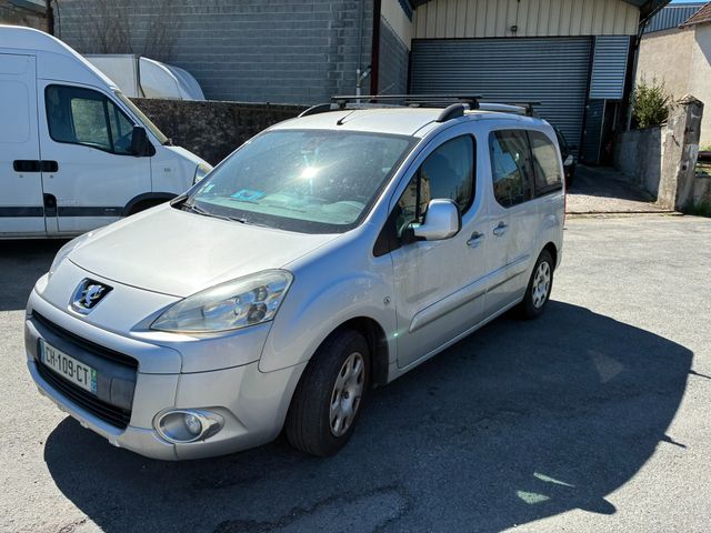 Véhicule particulier PEUGEOT Partner immatriculé CH-109-CT, 1ère ...