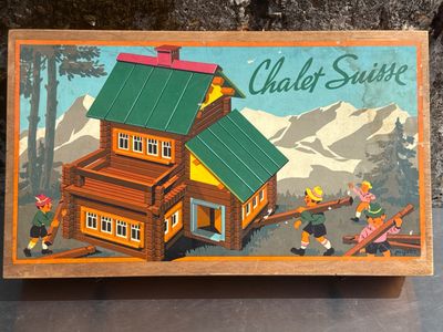 une image représentant une boîte en bois sur laquelle figure l'illustration d'une maison