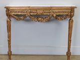 table console ancienne avec un plateau en marbre et un décor à la feuille d'or