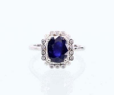 Bague ovale en saphir et diamant