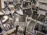 plusieurs vieilles photographies en noir et blanc représentant des personnes et leurs familles