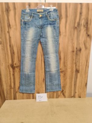 Lot de 72 pantalons femme denim dcors ? Tailles diffrente…