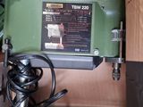 une machine qui se trouve à l'intérieur d'une boîte