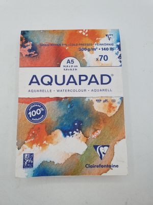 un gros plan d'un bloc d'aquarelle posé sur une surface blanche