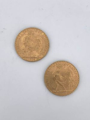 two gold coins, one of which is a sovereign and the other of which is a sovereign