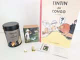 une boîte de Tintin devant un livre et un bidon de Tintin